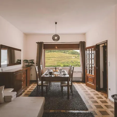 House Douro Panorama Valley Alojamento de Acomodação e Pequeno-almoço *